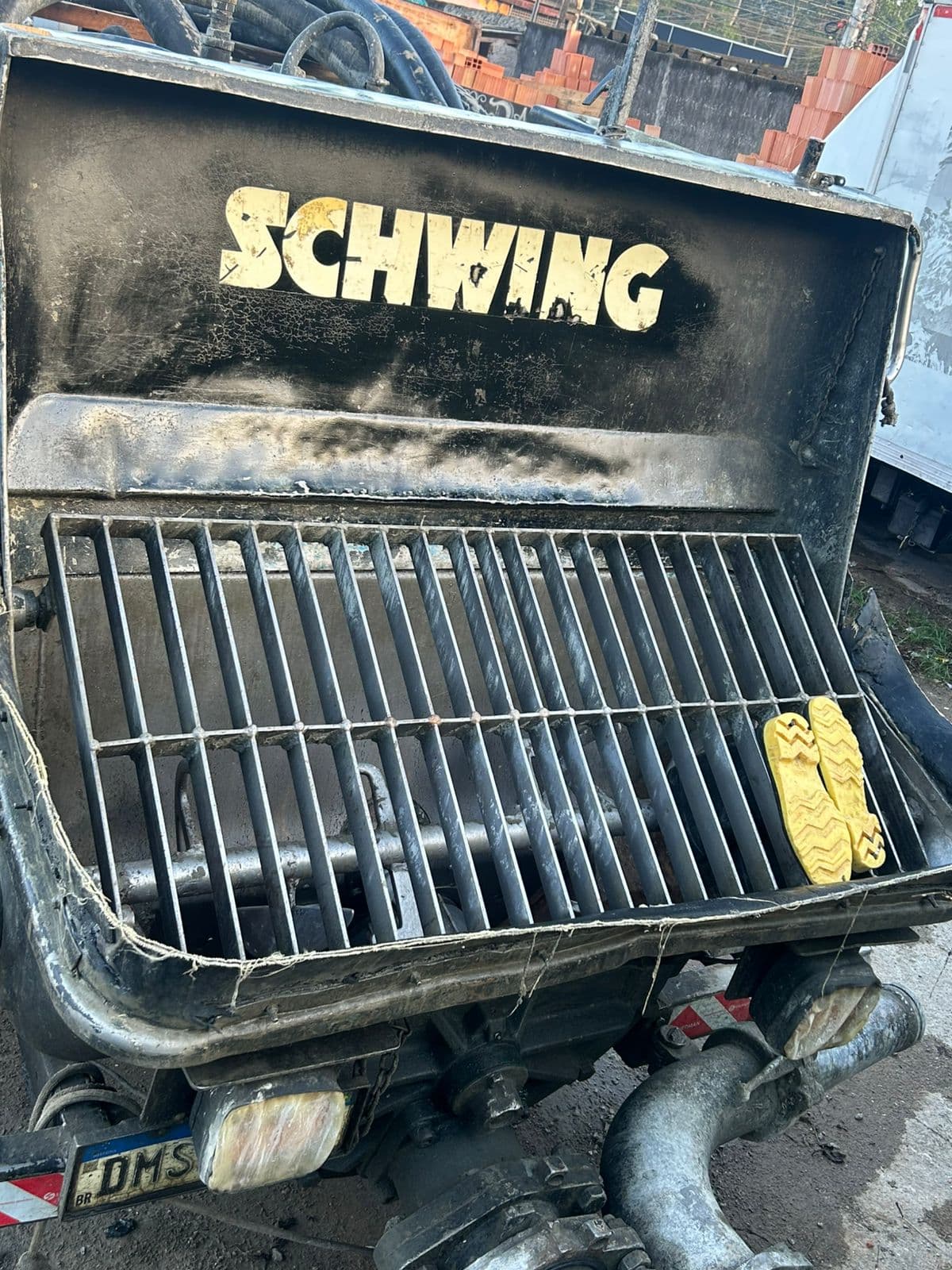 Bombeamento em obra comercial